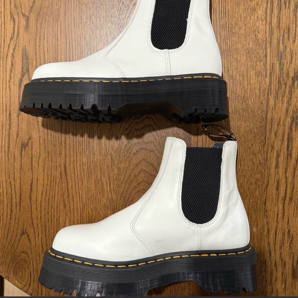 Dr. Martens White 2976 Quad Chelsea Boots - Picture 5 of 6